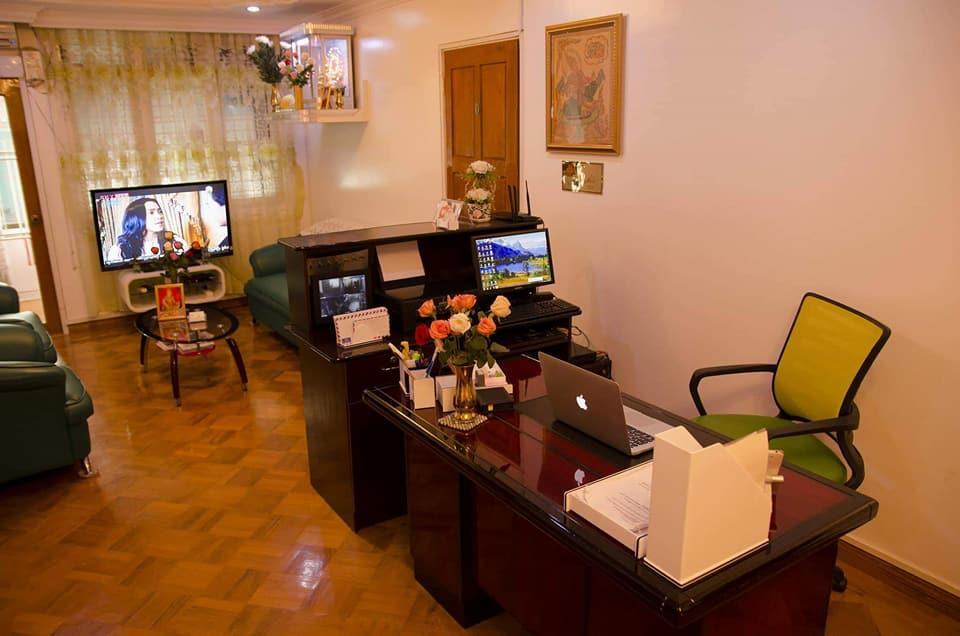 Adler Lady Hostel - Ladies Only ヤンゴン エクステリア 写真